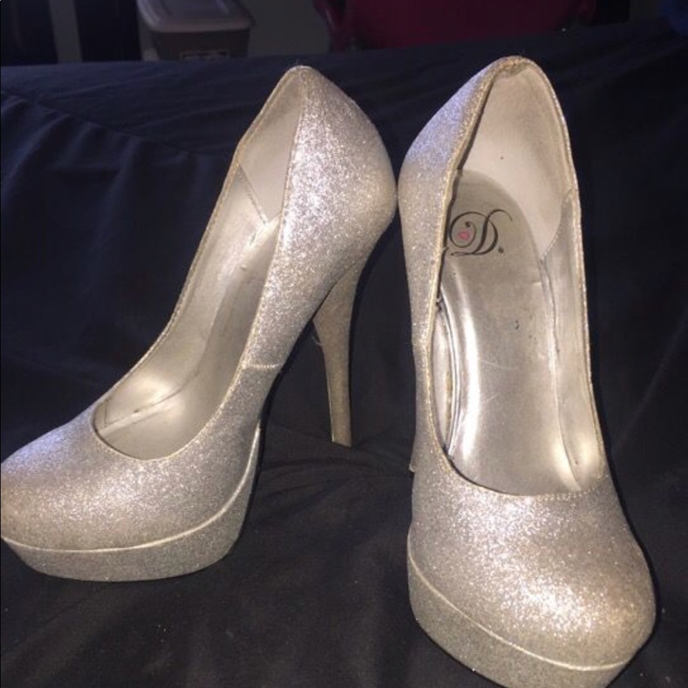 Silver glitter pumps